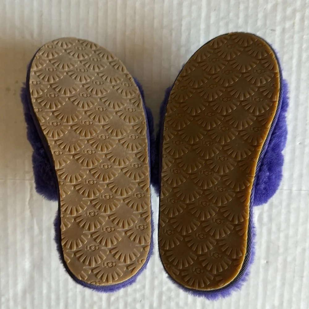 NWOT Ugg Purple Fluff Yeah Slides